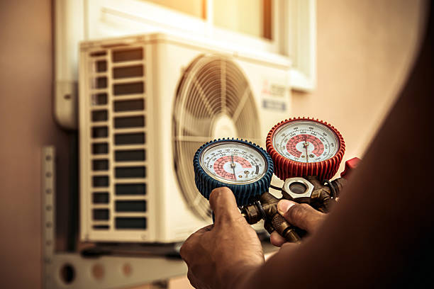 Professional Hvac technician working in Rotonda West, FL